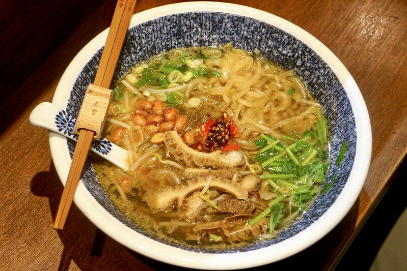 台中北區｜人氣酸辣粉隱身巷內老宅，酸辣湯頭、口感Q彈涮嘴｜老