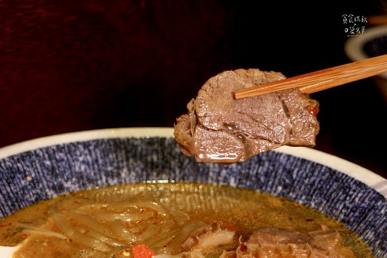 台中北區｜人氣酸辣粉隱身巷內老宅，酸辣湯頭、口感Q彈涮嘴｜老