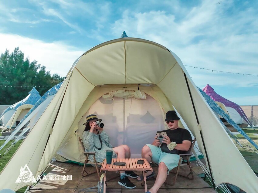 台中夕陽漫漫空拍帳篷前