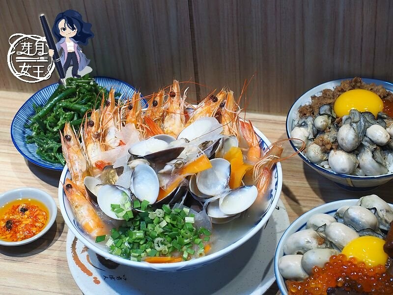 巨無霸鮮蚵飯,加上鮭魚卵還有月見蛋，最後再放一大塊三層五花肉焢肉~這痛風到死也甘願！！