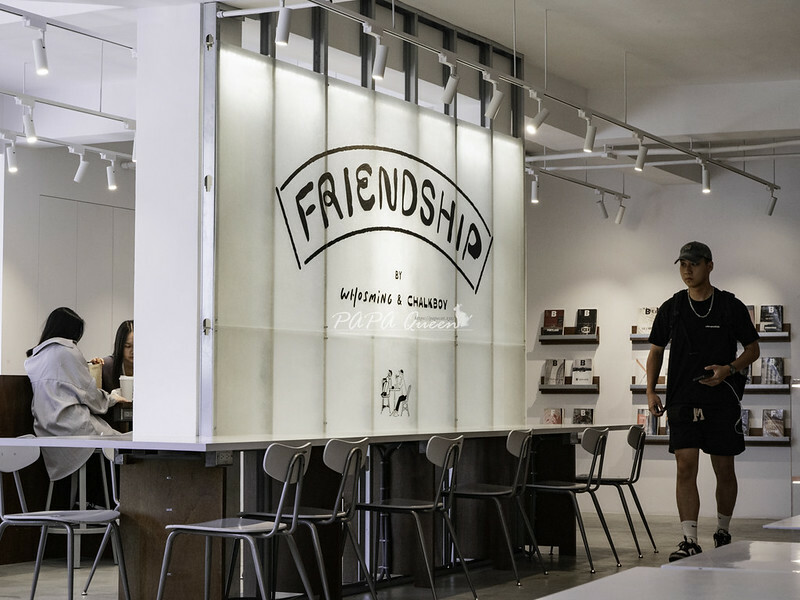 台中公益店| CAFEiN  硬咖啡 白色潮建築