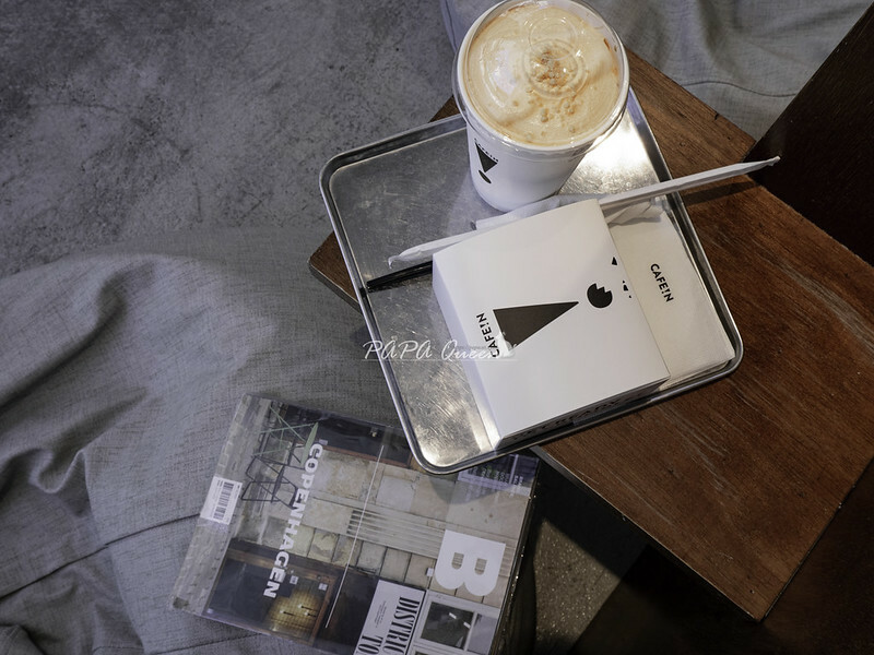 台中公益店| CAFEiN  硬咖啡 白色潮建築