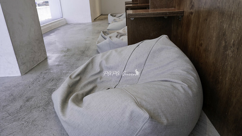 台中公益店| CAFEiN  硬咖啡 白色潮建築