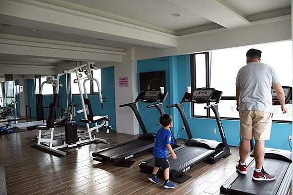 嘉義縣番路鄉眺望優雅靜謐的仁義湖,舒服又寬敞的嘉義住宿推薦【仁義湖岸大飯店】~嘉義飯店推薦