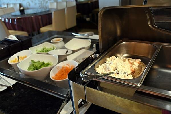 嘉義縣番路鄉眺望優雅靜謐的仁義湖,舒服又寬敞的嘉義住宿推薦【仁義湖岸大飯店】~嘉義飯店推薦