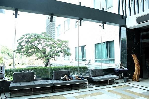 嘉義縣番路鄉眺望優雅靜謐的仁義湖,舒服又寬敞的嘉義住宿推薦【仁義湖岸大飯店】~嘉義飯店推薦