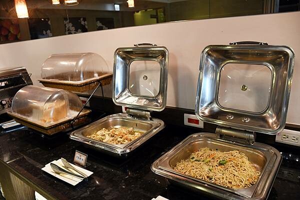 嘉義縣番路鄉眺望優雅靜謐的仁義湖,舒服又寬敞的嘉義住宿推薦【仁義湖岸大飯店】~嘉義飯店推薦