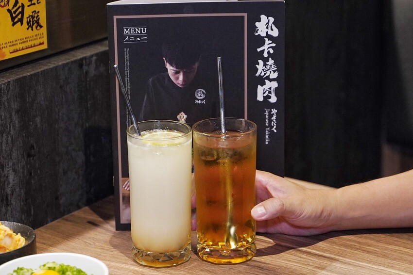 【札卡燒肉漢口店】新開幕．全台第一間雙軌輸送帶燒肉，全新裝潢寬敞又舒適，設備、菜單大升級，399元就能吃到入口即化的日本A5和牛，超值超划算！ - 阿華田的美食日記