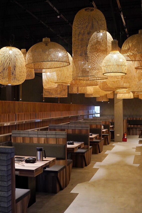 【札卡燒肉漢口店】新開幕．全台第一間雙軌輸送帶燒肉，全新裝潢寬敞又舒適，設備、菜單大升級，399元就能吃到入口即化的日本A5和牛，超值超划算！ - 阿華田的美食日記