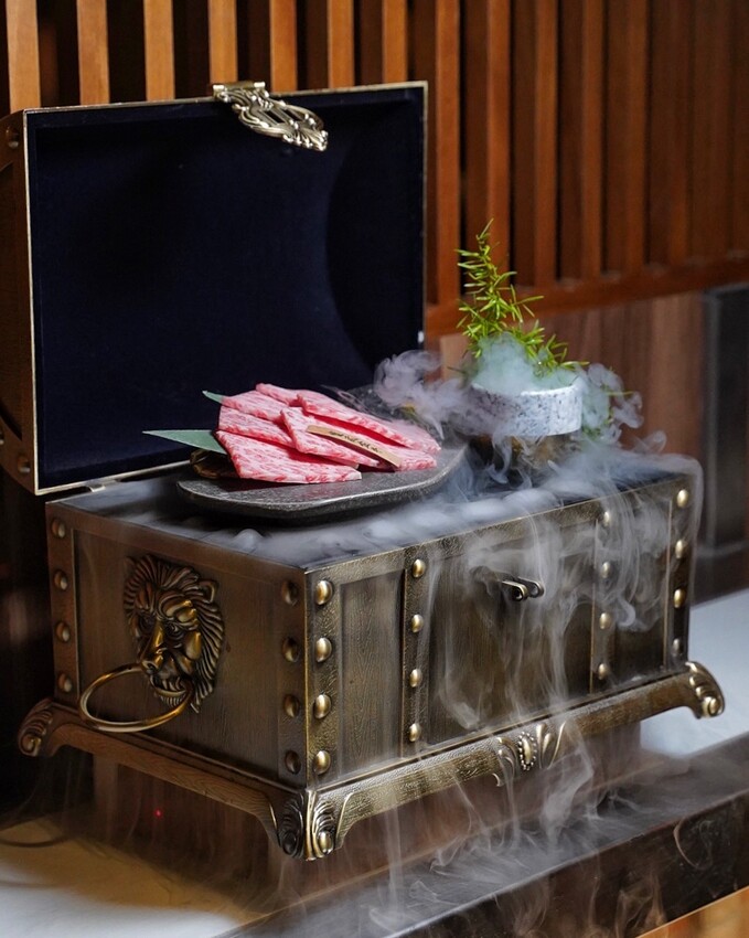 【札卡燒肉漢口店】新開幕．全台第一間雙軌輸送帶燒肉，全新裝潢寬敞又舒適，設備、菜單大升級，399元就能吃到入口即化的日本A5和牛，超值超划算！ - 阿華田的美食日記