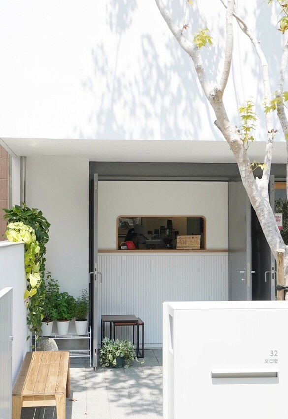 一秒到日本！「Share day coffee」竹北鬧區靜巷的文仁街上新開幕這間住宅區咖啡廳！一杯咖啡加一塊蛋糕只要150元，相當平易近人！ - 阿華田的美食日記