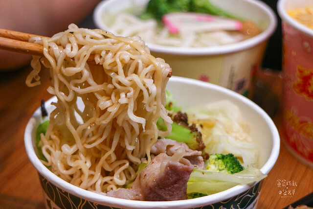 台中南屯｜蔬果熬煮湯頭清甜甘醇。平價美食不平凡｜鍋燒意麵、麻辣鴨血、炒泡麵｜川爺鍋燒