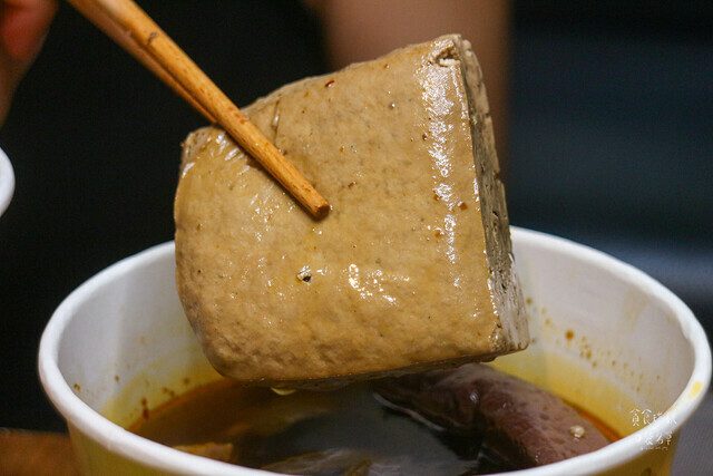 台中南屯｜蔬果熬煮湯頭清甜甘醇。平價美食不平凡｜鍋燒意麵、麻辣鴨血、炒泡麵｜川爺鍋燒