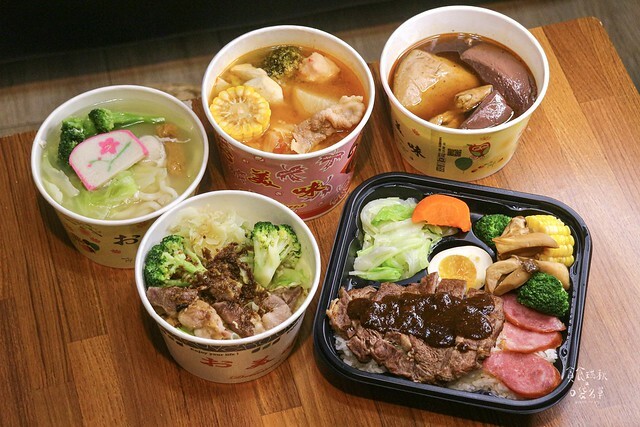 台中南屯｜蔬果熬煮湯頭清甜甘醇。平價美食不平凡｜鍋燒意麵、麻辣鴨血、炒泡麵｜川爺鍋燒