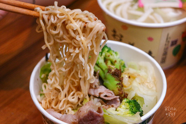 台中南屯｜蔬果熬煮湯頭清甜甘醇。平價美食不平凡｜鍋燒意麵、麻辣鴨血、炒泡麵｜川爺鍋燒