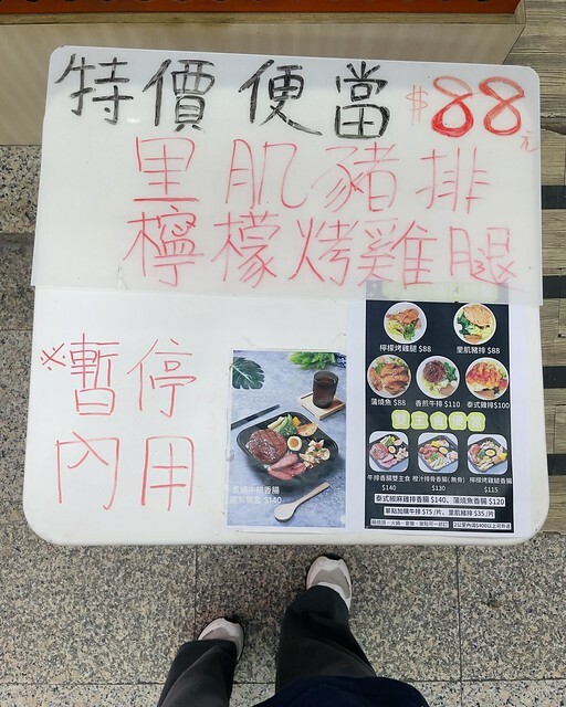 台中南屯｜蔬果熬煮湯頭清甜甘醇。平價美食不平凡｜鍋燒意麵、麻辣鴨血、炒泡麵｜川爺鍋燒