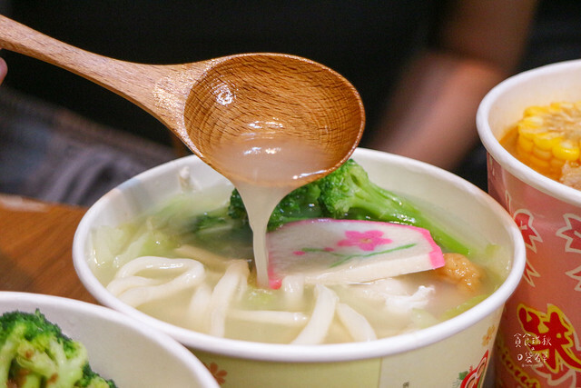 台中南屯｜蔬果熬煮湯頭清甜甘醇。平價美食不平凡｜鍋燒意麵、麻辣鴨血、炒泡麵｜川爺鍋燒