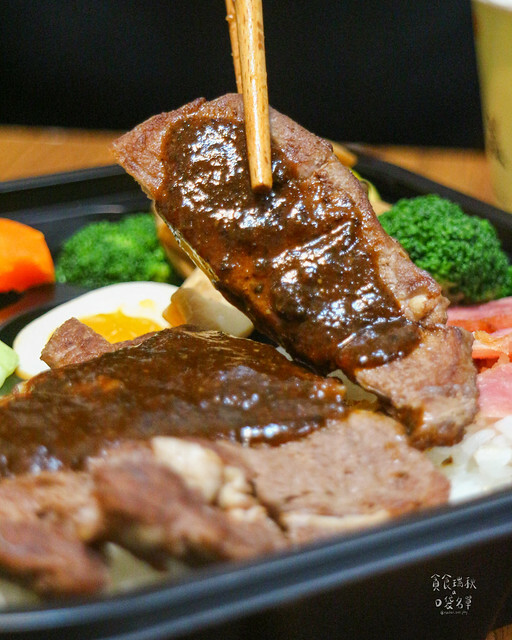 台中南屯｜蔬果熬煮湯頭清甜甘醇。平價美食不平凡｜鍋燒意麵、麻辣鴨血、炒泡麵｜川爺鍋燒