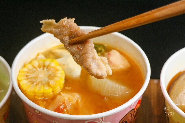 台中南屯｜蔬果熬煮湯頭清甜甘醇。平價美食不平凡｜鍋燒意麵、麻辣鴨血、炒泡麵｜川爺鍋燒