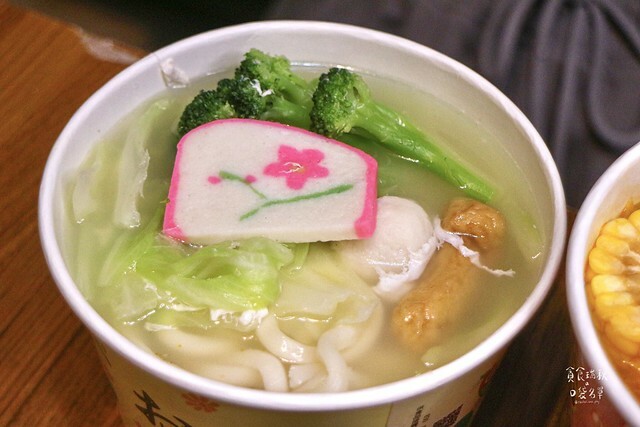 台中南屯｜蔬果熬煮湯頭清甜甘醇。平價美食不平凡｜鍋燒意麵、麻辣鴨血、炒泡麵｜川爺鍋燒