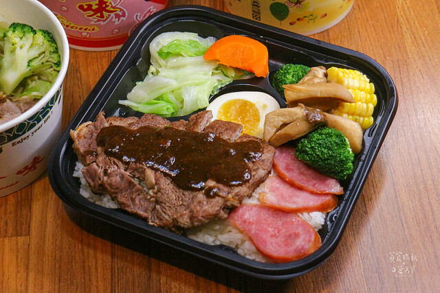 台中南屯｜蔬果熬煮湯頭清甜甘醇。平價美食不平凡｜鍋燒意麵、麻辣鴨血、炒泡麵｜川爺鍋燒