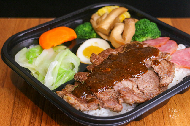 台中南屯｜蔬果熬煮湯頭清甜甘醇。平價美食不平凡｜鍋燒意麵、麻辣鴨血、炒泡麵｜川爺鍋燒