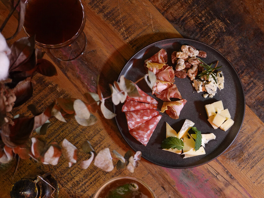 台北松山—HALF CUP 半杯｜你半杯咖啡我半杯酒 分享了生活完整了故事｜南京三民站