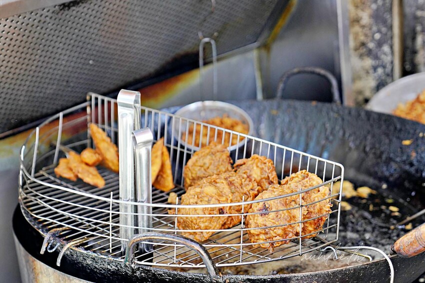 【台南】中西區｜春蚵嗲，現炸超酥脆爽口蚵嗲，永樂蝦仁肉圓，國華街小吃推薦