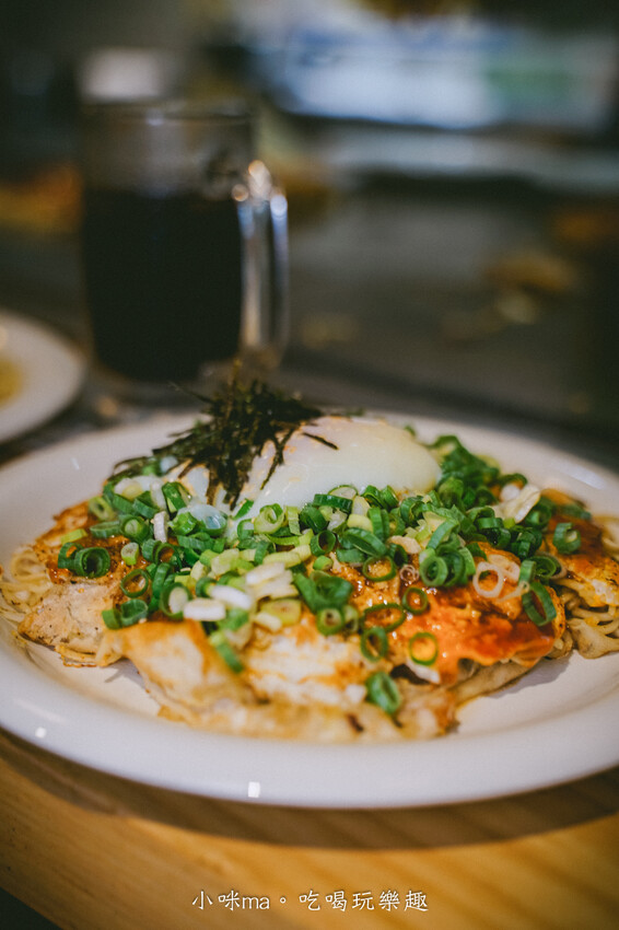 赤鐵廣島燒專賣店-民權店｜台北也吃得到正宗日本廣島燒，日本人開的，餡料堆疊11層有夠浮誇！捷運民權西路站