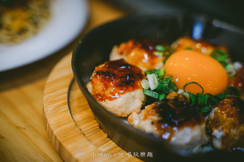 赤鐵廣島燒專賣店-民權店｜台北也吃得到正宗日本廣島燒，日本人開的，餡料堆疊11層有夠浮誇！捷運民權西路站