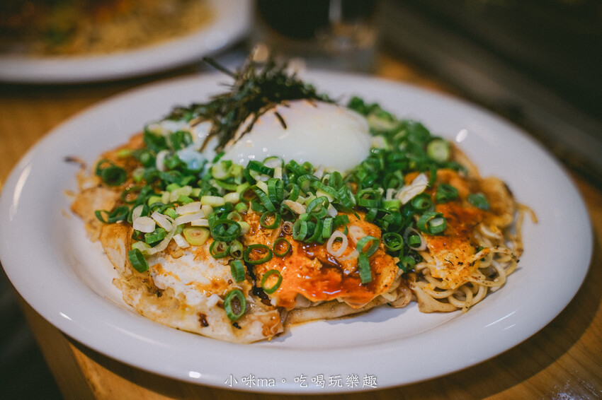 赤鐵廣島燒專賣店-民權店｜台北也吃得到正宗日本廣島燒，日本人開的，餡料堆疊11層有夠浮誇！捷運民權西路站