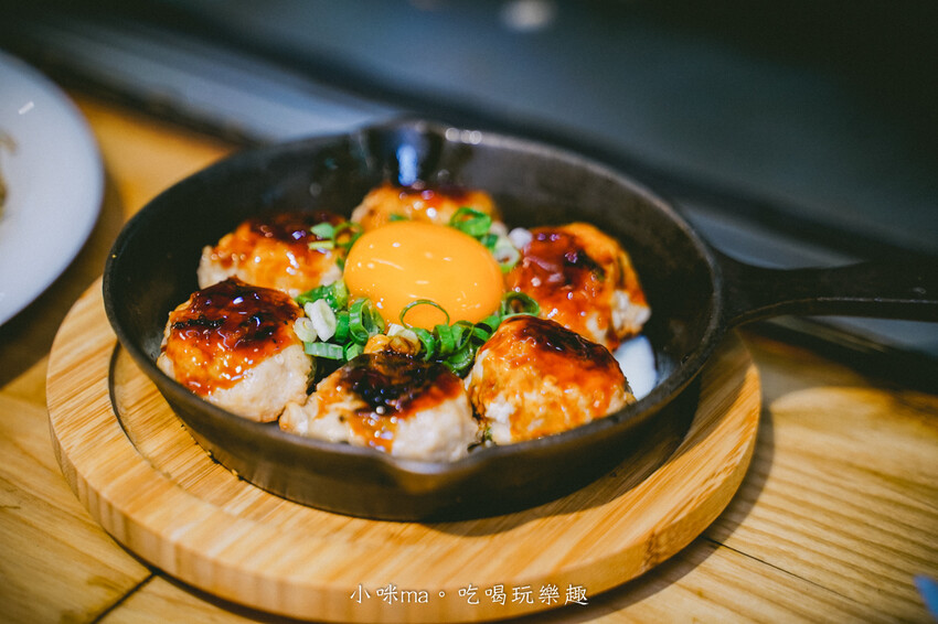 赤鐵廣島燒專賣店-民權店｜台北也吃得到正宗日本廣島燒，日本人開的，餡料堆疊11層有夠浮誇！捷運民權西路站