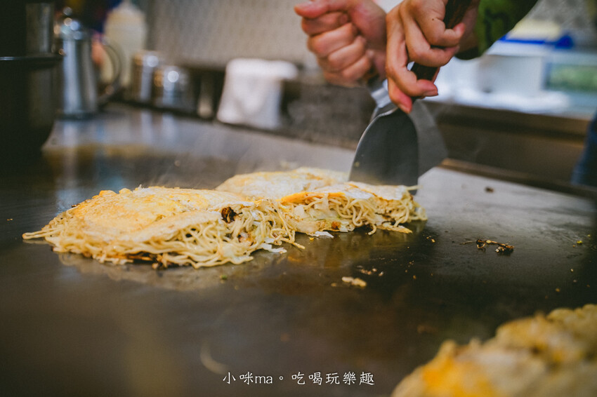 赤鐵廣島燒專賣店-民權店｜台北也吃得到正宗日本廣島燒，日本人開的，餡料堆疊11層有夠浮誇！捷運民權西路站