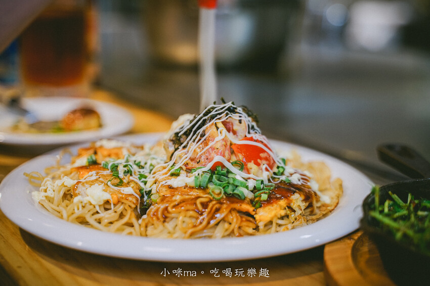 赤鐵廣島燒專賣店-民權店｜台北也吃得到正宗日本廣島燒，日本人開的，餡料堆疊11層有夠浮誇！捷運民權西路站