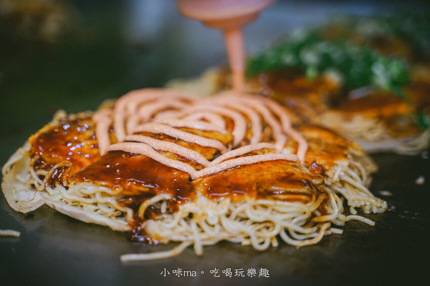 赤鐵廣島燒專賣店-民權店｜台北也吃得到正宗日本廣島燒，日本人開的，餡料堆疊11層有夠浮誇！捷運民權西路站