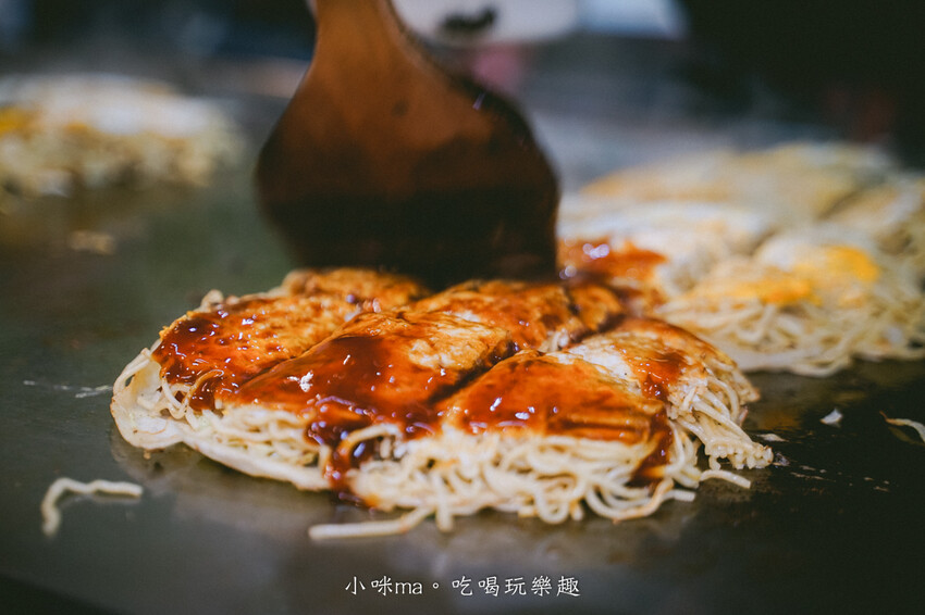 赤鐵廣島燒專賣店-民權店｜台北也吃得到正宗日本廣島燒，日本人開的，餡料堆疊11層有夠浮誇！捷運民權西路站