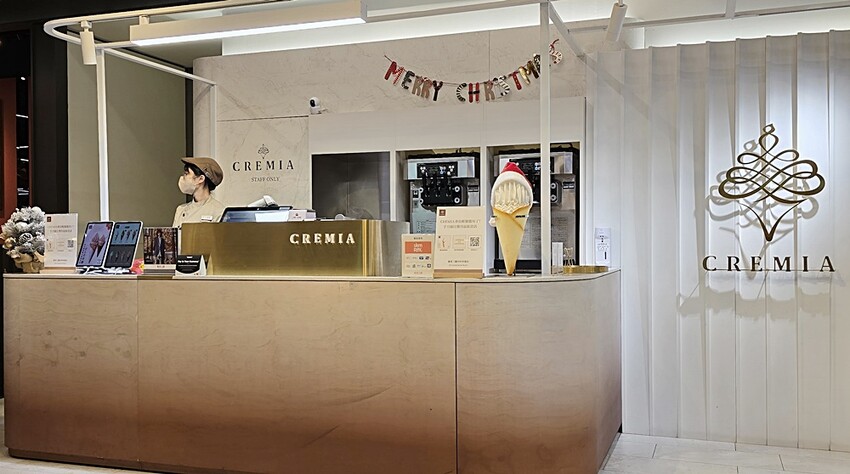 草莓控必吃！CREMIA甘王草莓霜淇淋，冬季限定。