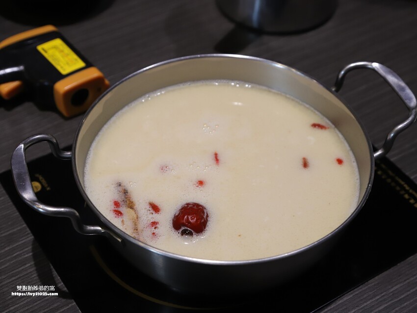 台灣火鍋第一品牌-肉多多大變身 蔬食者天堂35種蔬菜無限吃