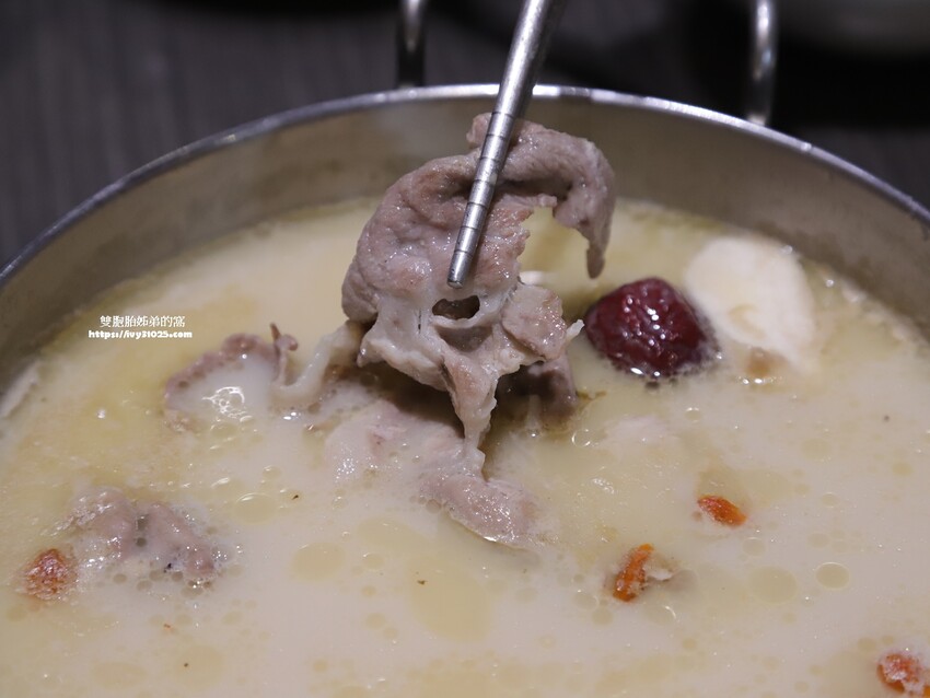 台灣火鍋第一品牌-肉多多大變身 蔬食者天堂35種蔬菜無限吃