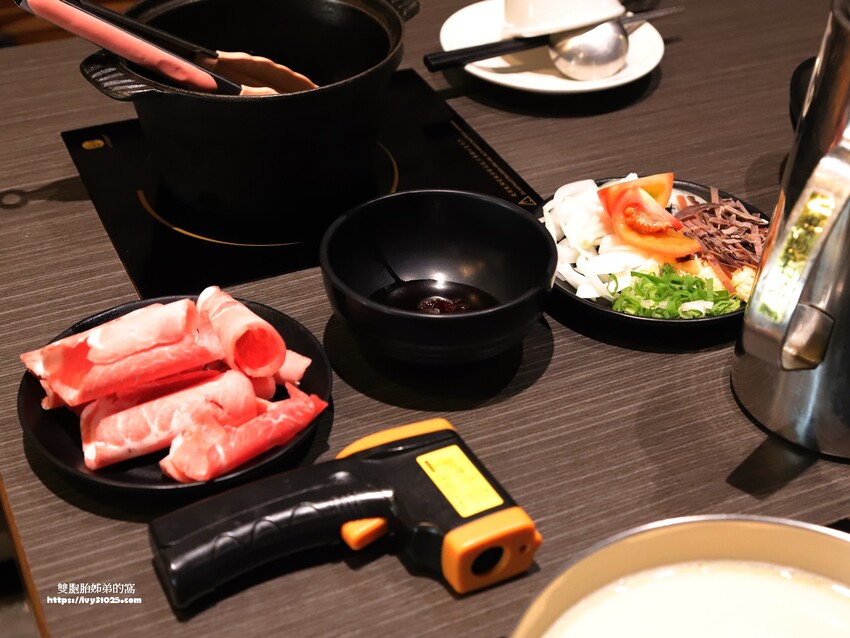 台灣火鍋第一品牌-肉多多大變身 蔬食者天堂35種蔬菜無限吃