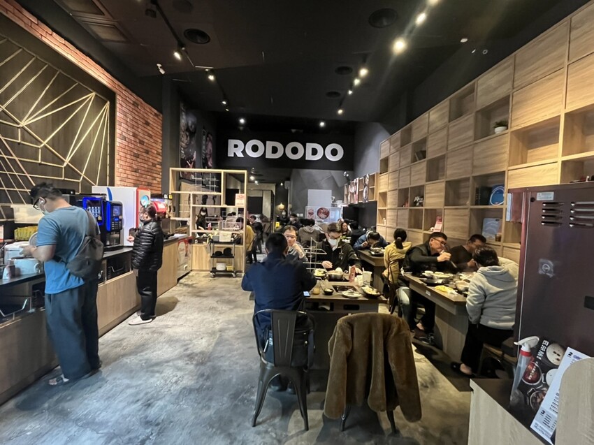 台灣火鍋第一品牌-肉多多大變身 蔬食者天堂35種蔬菜無限吃