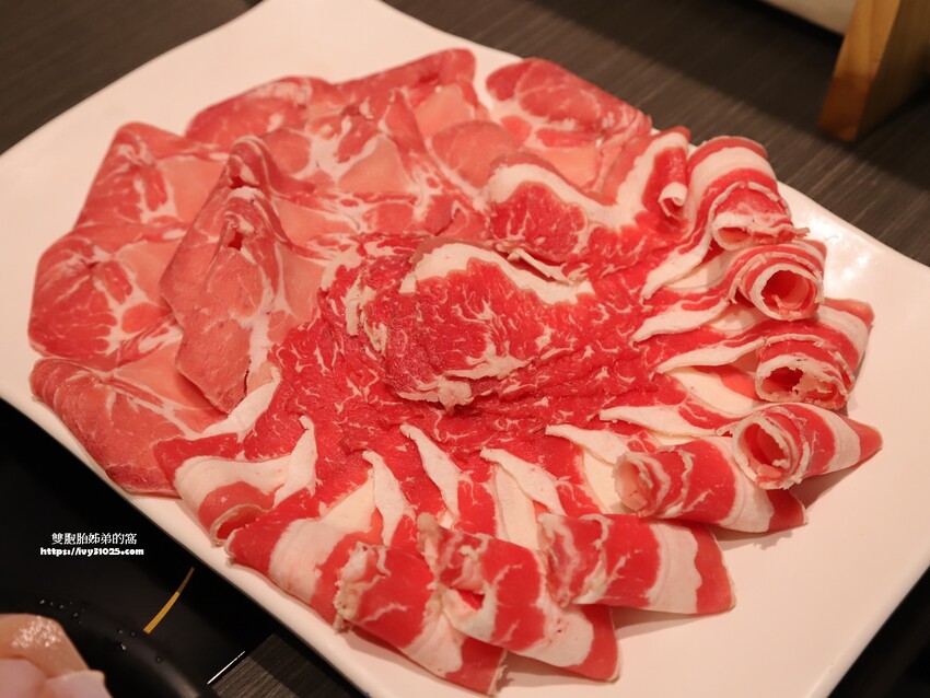 台灣火鍋第一品牌-肉多多大變身 蔬食者天堂35種蔬菜無限吃