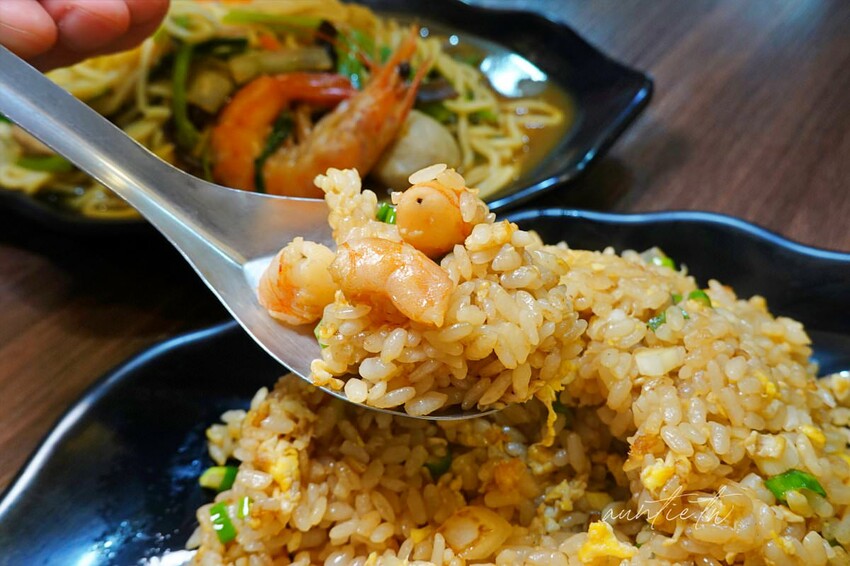 【新北】金山|無双炒飯,生意太好鍋子甩不停,必點蔥花蛋,金山熱炒推薦 (無雙炒飯)