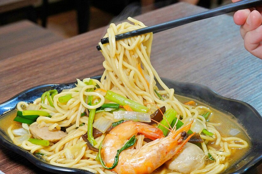 【新北】金山|無双炒飯,生意太好鍋子甩不停,必點蔥花蛋,金山熱炒推薦 (無雙炒飯)