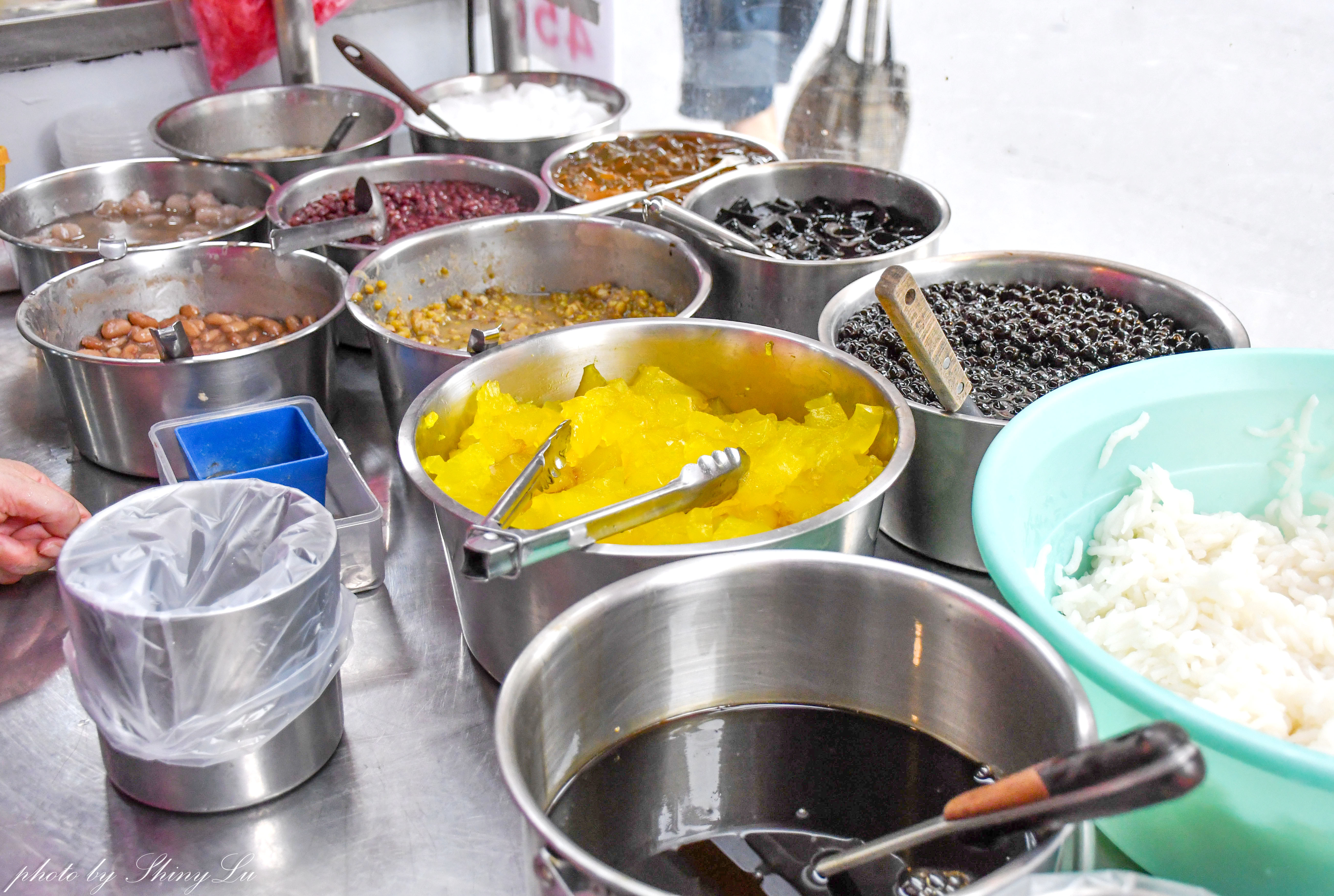 早上9點來吃剉冰,任選三樣料只要60元,