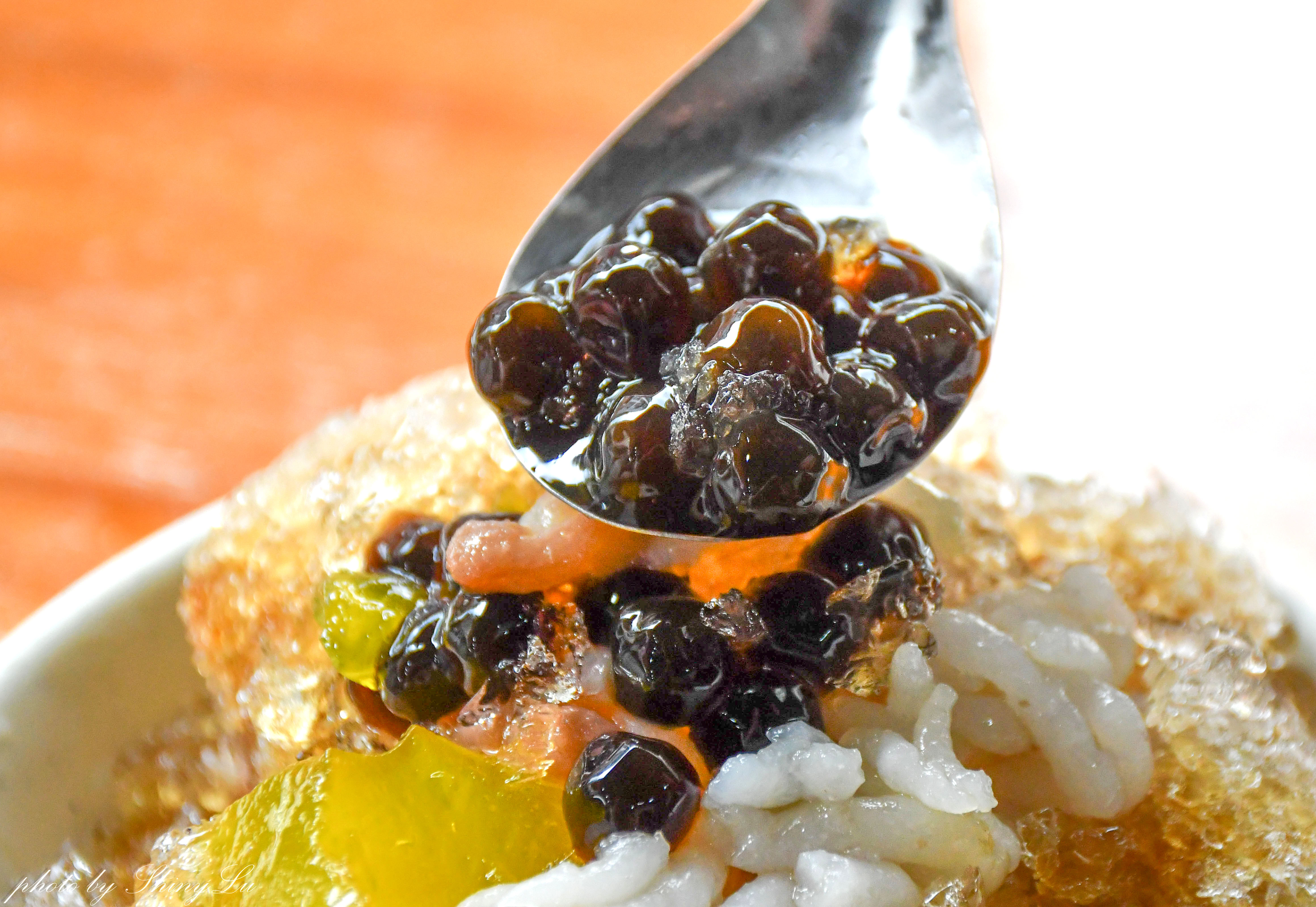 早上9點來吃剉冰,任選三樣料只要60元,