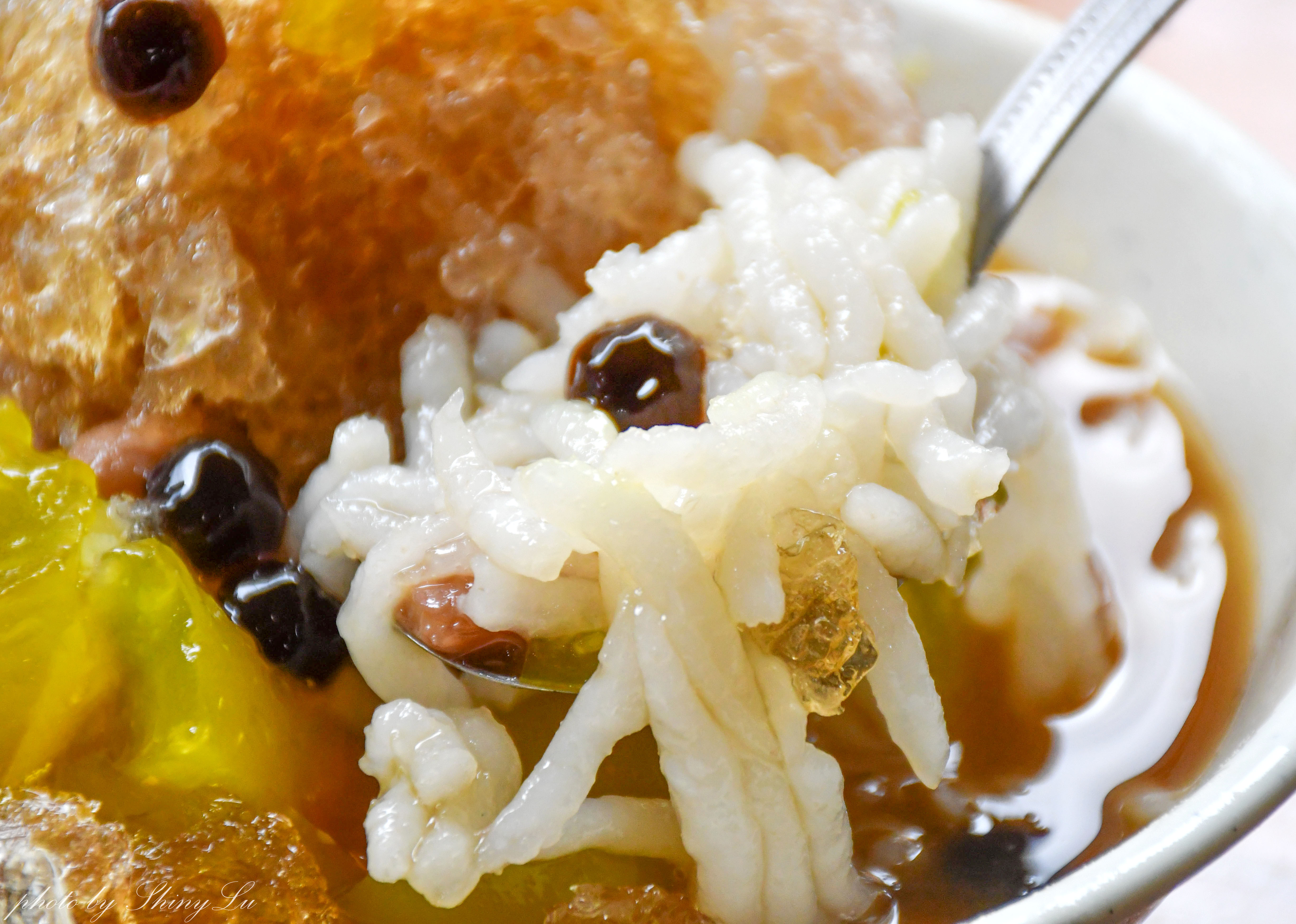 早上9點來吃剉冰,任選三樣料只要60元,