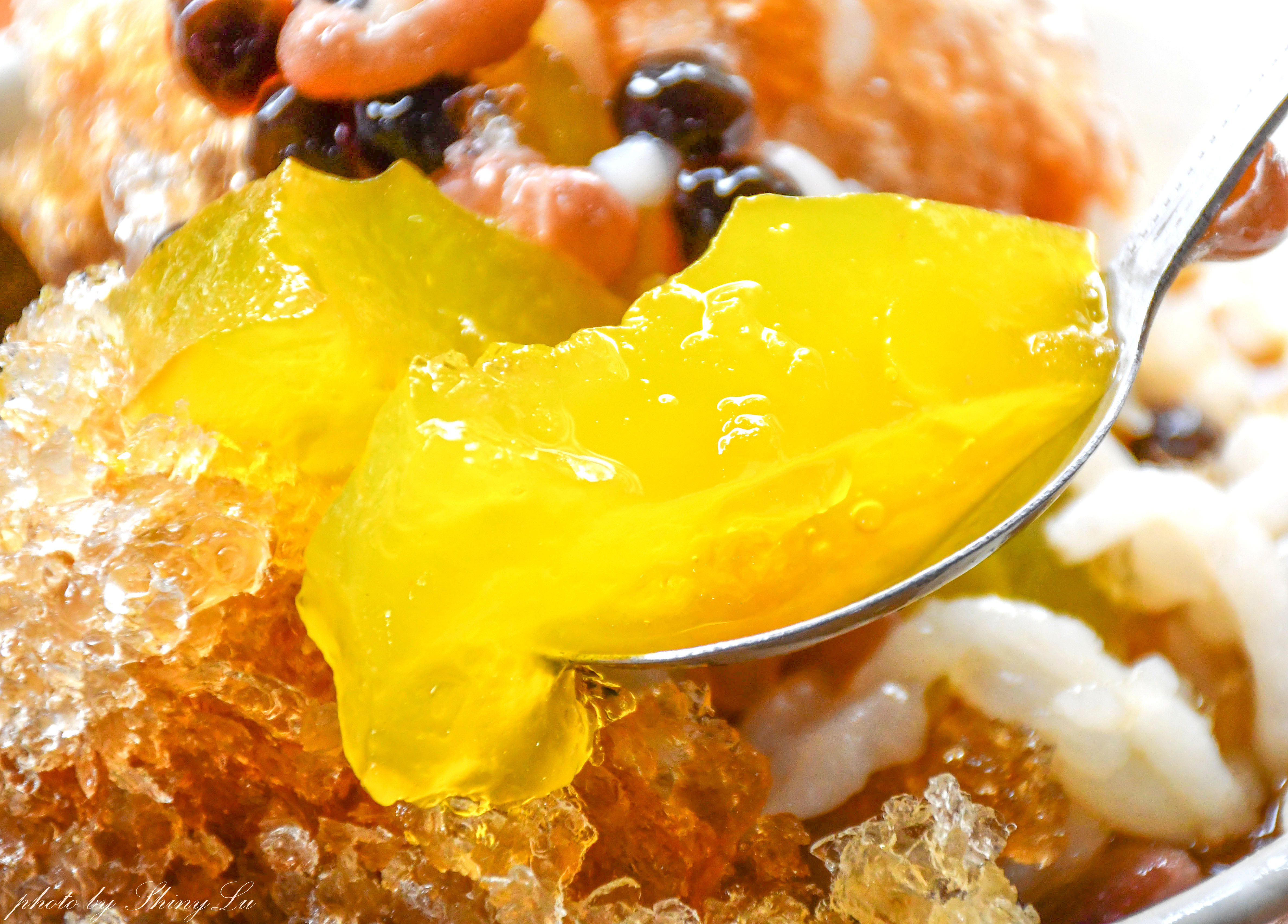 早上9點來吃剉冰,任選三樣料只要60元,