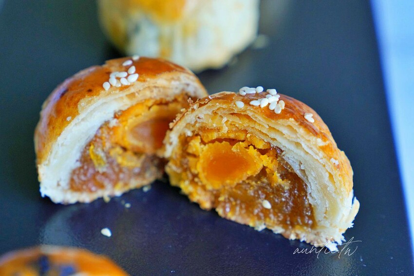 【台中】東區｜正月初一手做蛋黃酥，一顆40元，甜度適中不膩口，台中平價蛋黃酥推薦