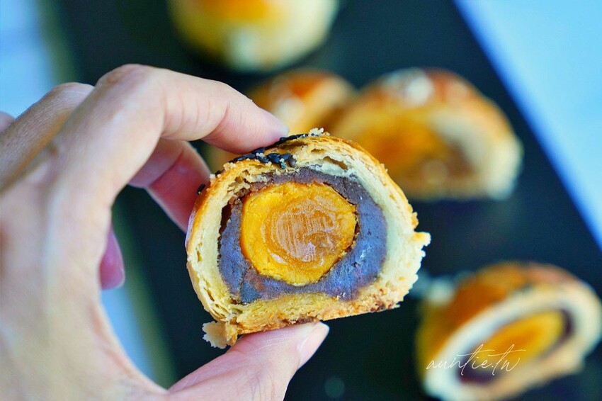 【台中】東區｜正月初一手做蛋黃酥，一顆40元，甜度適中不膩口，台中平價蛋黃酥推薦